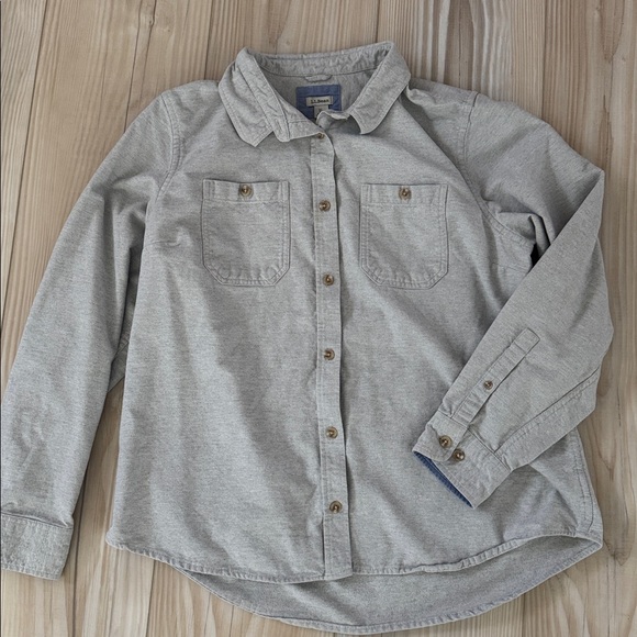 L.L. Bean Women’s Chamois Flannel Button-Up Shirt - Picture 1 of 3
